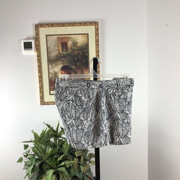 Loft Ann Taylor 4" Short Women's 100% Linen Floral Chino Shorts Size 6 - Picture 3 of 6